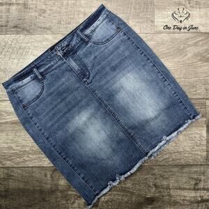Celebrity Pink Junior's Denim Skirt Size 7